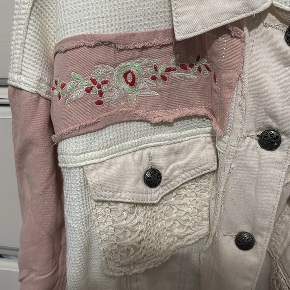 POL Long Sleeve Distressed Jacket New w/o tags - Picture 3 of 5